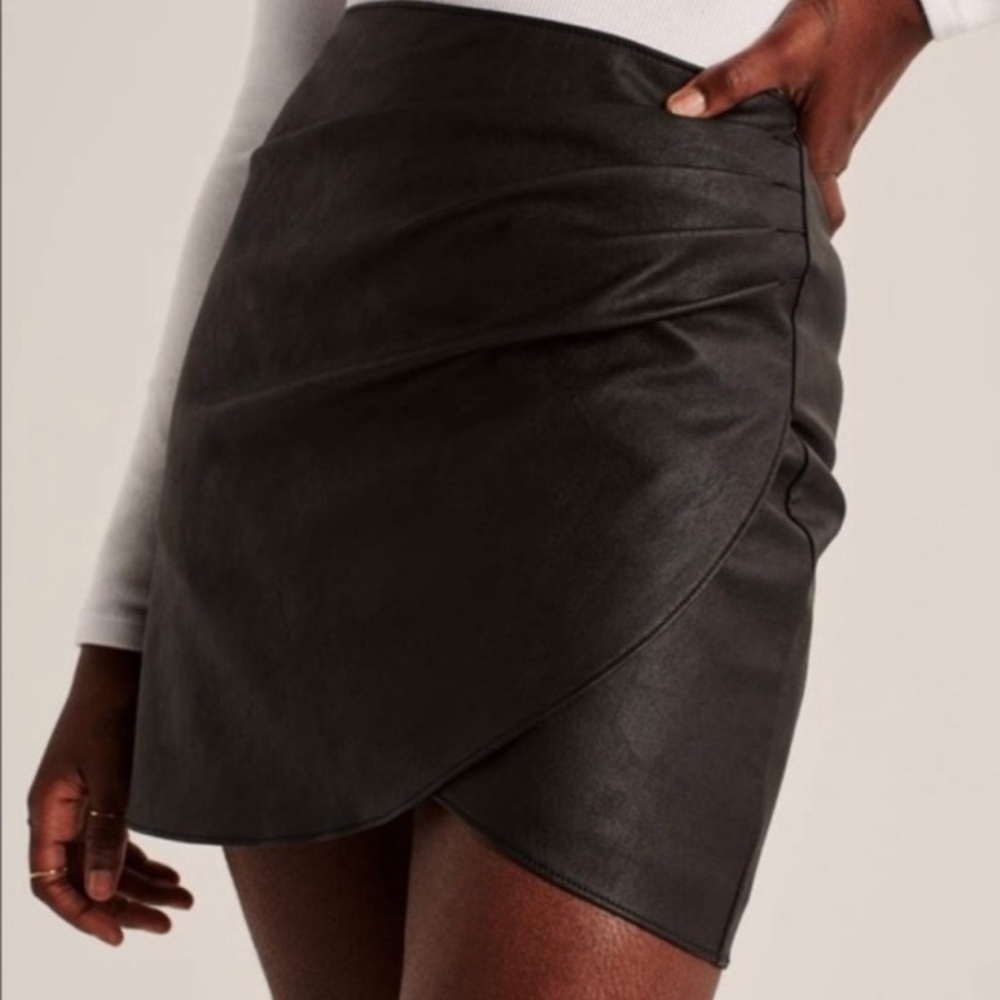 Abercrombie & Fitch Vegan Leather Ruched Mini Skirt - Black
